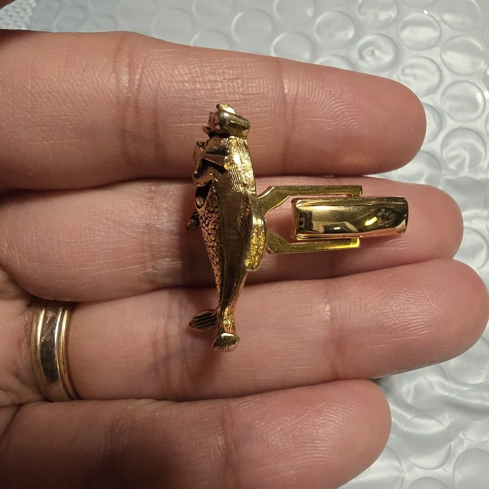 VTG 1969‎ Charlie The Starkist Tuna SINGLE CUFFLINK ONLY Signed SKF Gold Tone